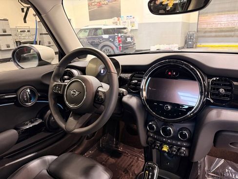 Certified 2024 MINI Cooper SE image 25