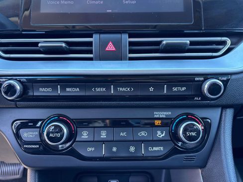 Used 2022 Kia Niro LX image 21