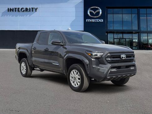Used 2025 Toyota Tacoma SR5 image 2