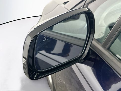 Used 2024 Kia Carnival LX image 16