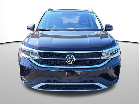 Used 2023 Volkswagen Taos SEL image 2