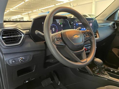 Used 2025 Chevrolet TrailBlazer LT FWD image 11