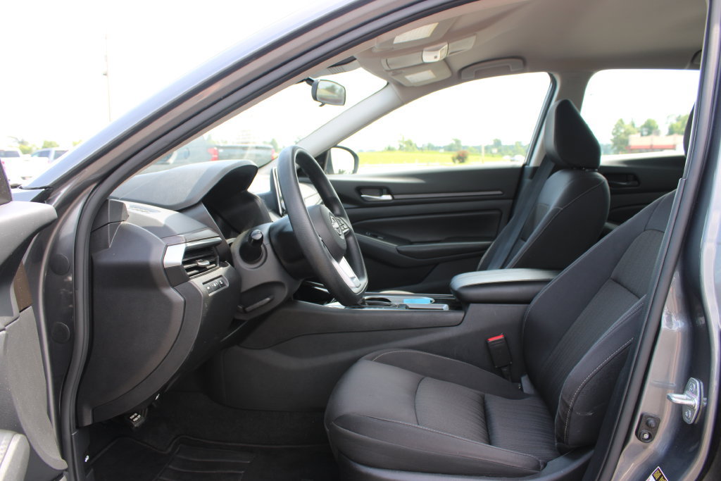 Used 2024 Nissan Altima 2.5 SV FWD image 22