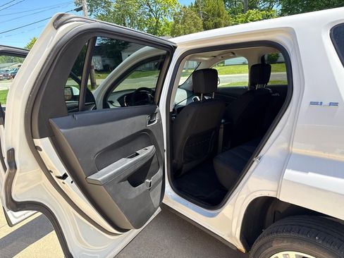 Used 2017 GMC Terrain SLE FWD image 12