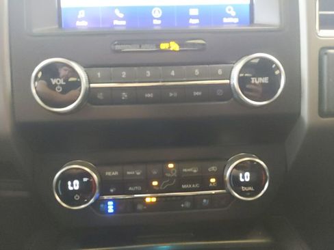 Used 2020 Ford Expedition XLT w/ Equipment Group 202A AWD/4WD image 23