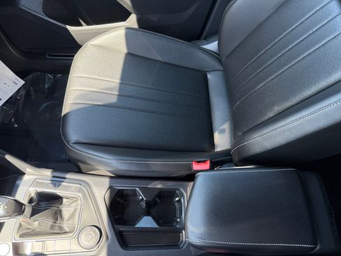 Certified 2022 Volkswagen Tiguan SE R-Line AWD/4WD image 14
