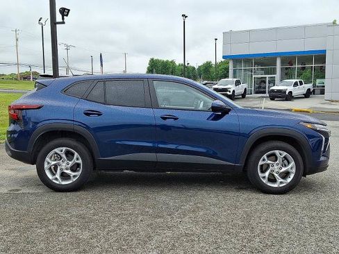 Used 2024 Chevrolet Trax LS w/ LS Convenience Package FWD image 7