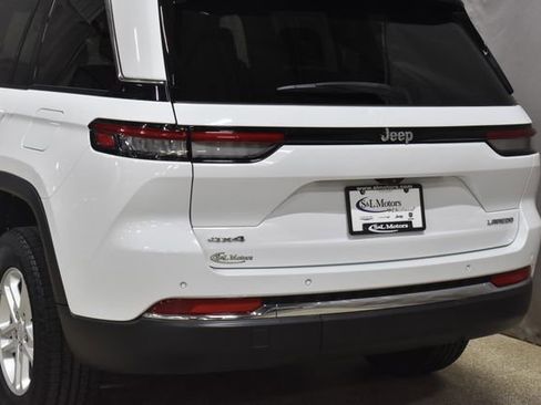 Certified 2023 Jeep Grand Cherokee Laredo image 9