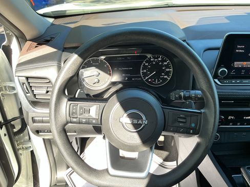 Certified 2023 Nissan Rogue SV FWD image 14