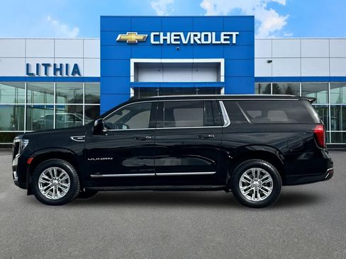 Used 2023 GMC Yukon XL SLT AWD/4WD image 5