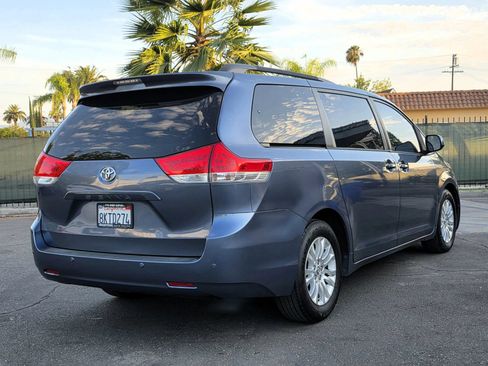Used 2014 Toyota Sienna XLE FWD image 4