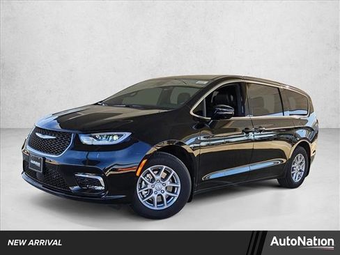 New 2026 Chrysler Pacifica Select image 1