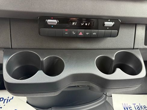 Used 2025 Mercedes-Benz Sprinter 2500 image 25