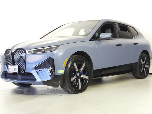 Used 2023 BMW iX xDrive50 w/ Sport Package AWD/4WD image 2