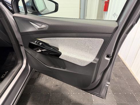 Used 2023 Volkswagen ID.4 Pro image 16