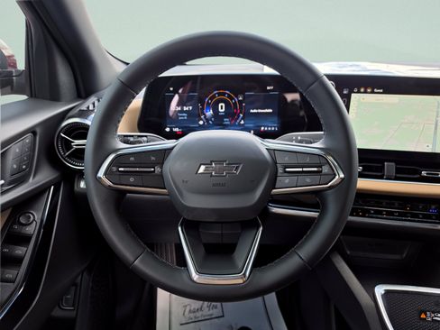 New 2026 Chevrolet Equinox ACTIV w/ Convenience Package III FWD image 17