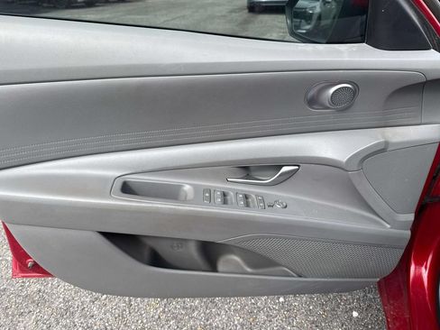 Used 2025 Hyundai Elantra Hybrid FWD image 10