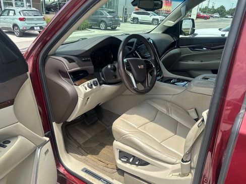 Used 2016 Cadillac Escalade Premium AWD/4WD image 10