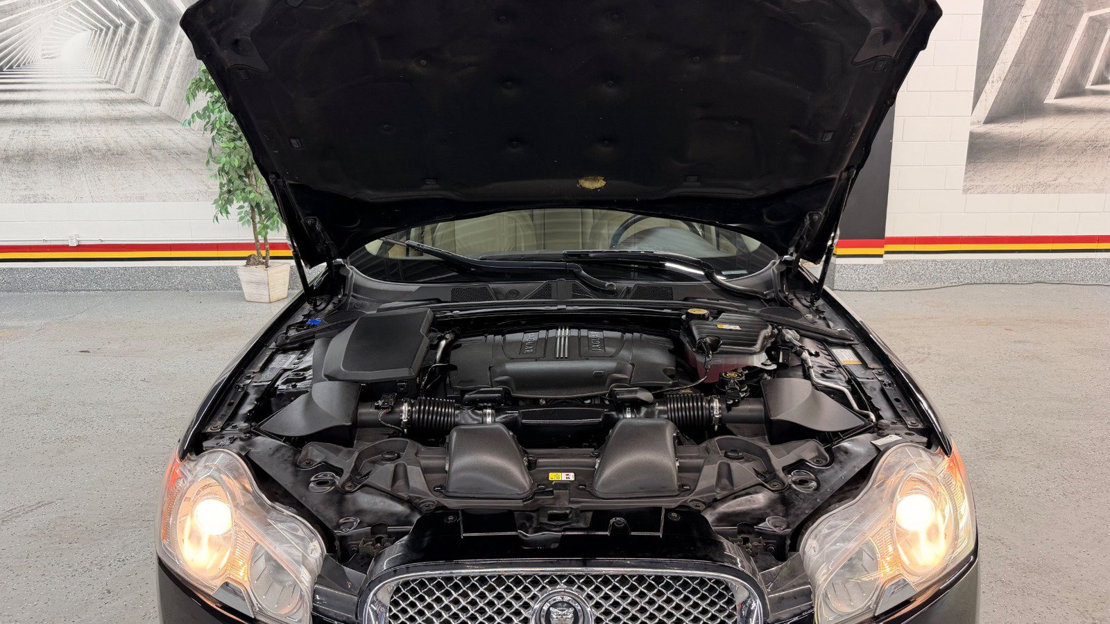 Used 2011 Jaguar XF RWD image 9