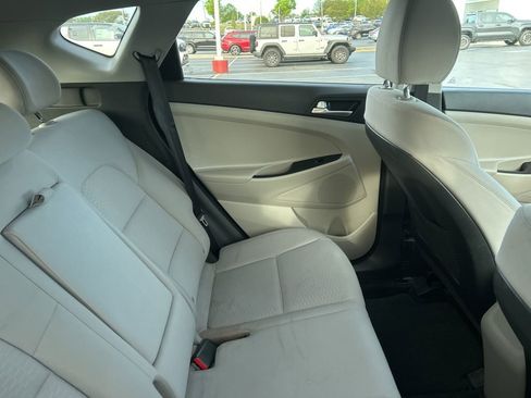Used 2019 Hyundai Tucson SE image 4