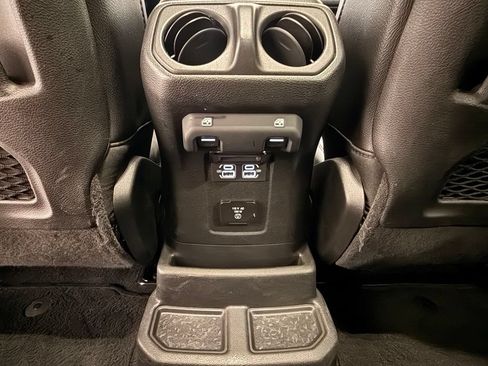 Used 2021 Jeep Wrangler Unlimited Rubicon AWD/4WD image 30