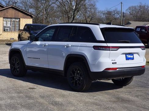 New 2026 Jeep Grand Cherokee Altitude image 4