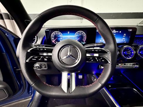 Used 2024 Mercedes-Benz GLB 250 image 27