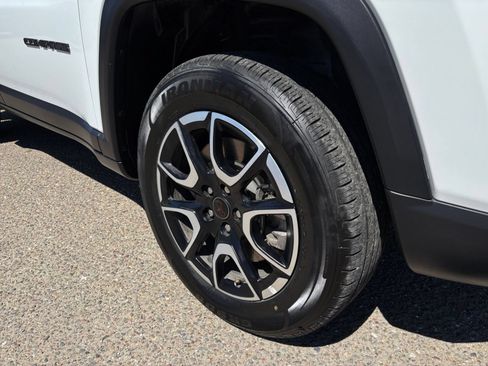 Used 2025 Jeep Compass Trailhawk AWD/4WD image 28