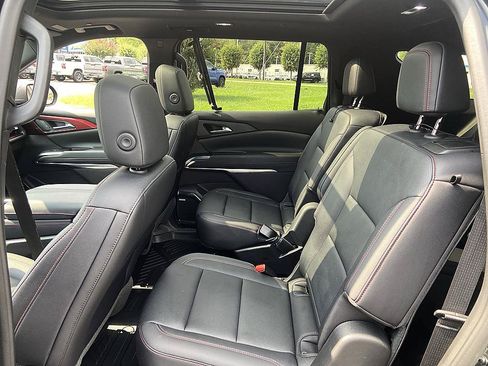 Used 2025 Chevrolet Traverse Z71 w/ Enhanced Driving Package AWD/4WD image 13