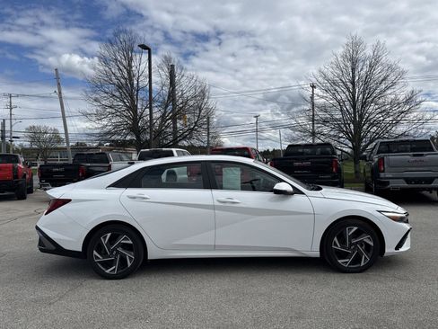 Used 2024 Hyundai Elantra Limited FWD image 7
