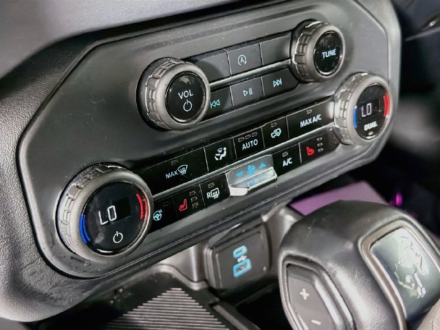 Used 2025 Ford Bronco Outer Banks w/ Black Appearance Package AWD/4WD image 16