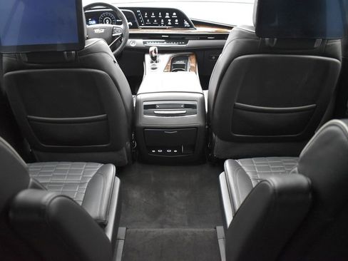Used 2022 Cadillac Escalade Sport Platinum w/ LPO, ONYX Package AWD/4WD image 33