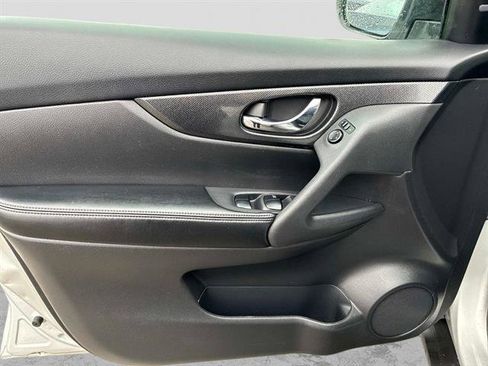 Used 2016 Nissan Rogue SL w/ SL Premium Package image 19