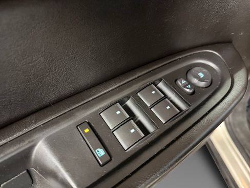 Used 2016 Chevrolet Traverse LT w/ Style and Technology Package FWD image 38