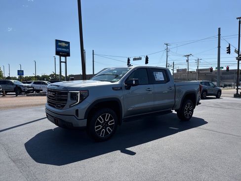 Used 2023 GMC Sierra 1500 AT4 w/ AT4 Premium Package AWD/4WD image 7