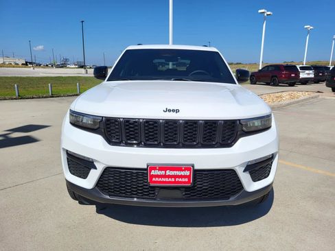 New 2025 Jeep Grand Cherokee Limited w/ Black Appearance Package image 8