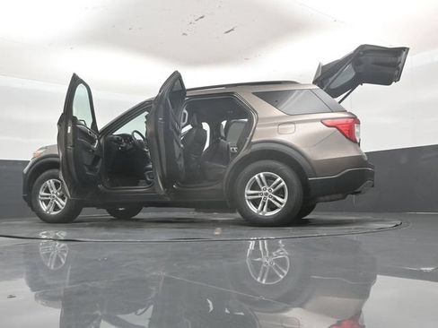 Used 2021 Ford Explorer XLT w/ Equipment Group 202A AWD/4WD image 62
