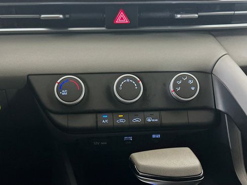 Used 2021 Hyundai Elantra SE FWD image 23