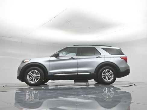 Certified 2022 Ford Explorer XLT RWD image 68