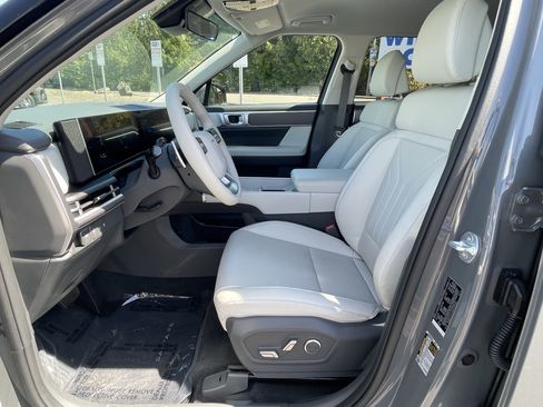Certified 2025 Hyundai Santa Fe SEL w/ Tow & Go Package AWD/4WD image 11