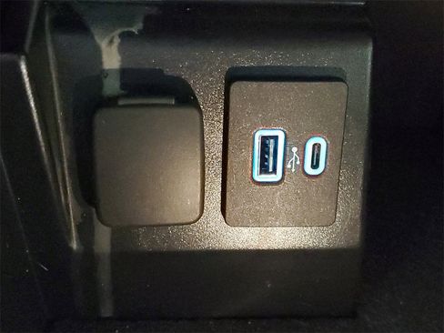 Used 2022 Ford Explorer Limited w/ Equipment Group 301A image 21