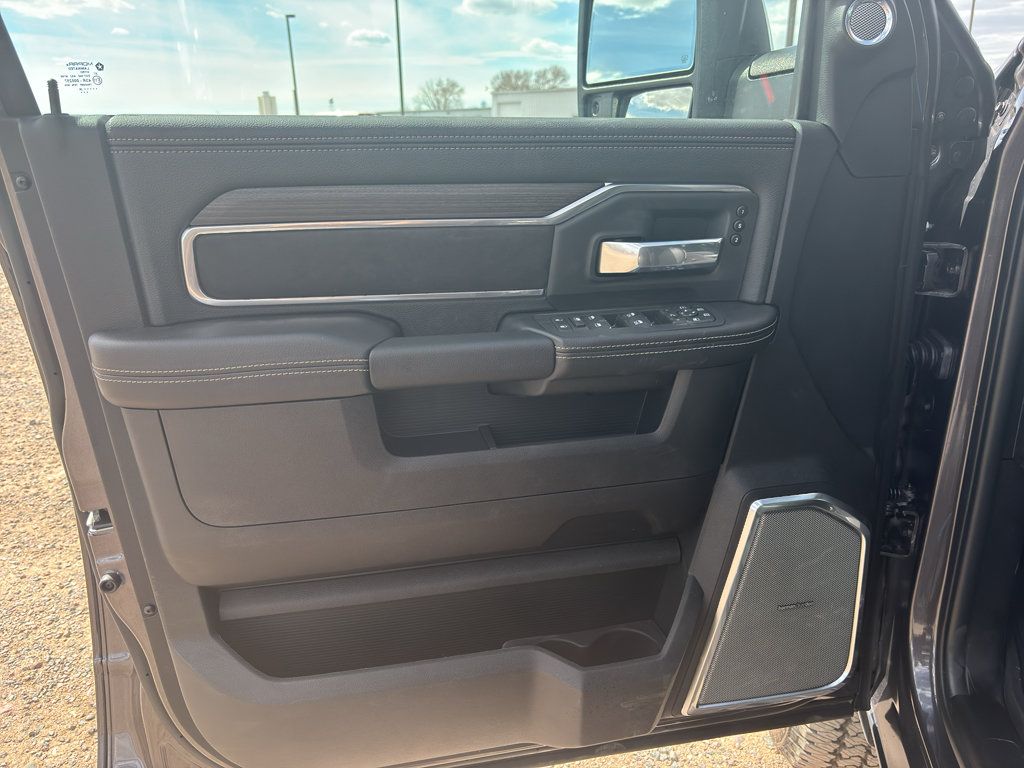 New 2026 RAM 2500 Laramie AWD/4WD image 19