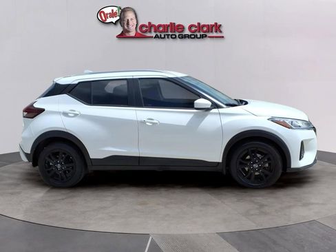 Used 2023 Nissan Kicks SV image 6
