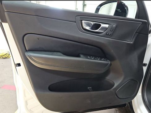 Used 2025 Volvo XC60 B5 Plus image 10