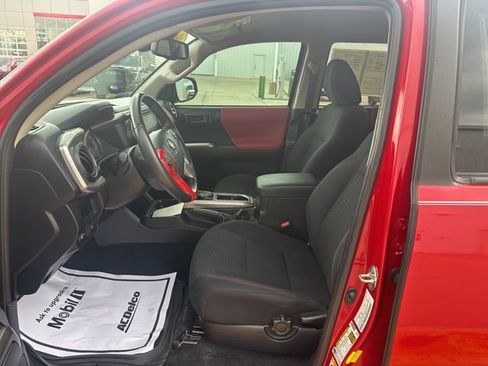 Used 2019 Toyota Tacoma SR5 image 15