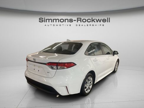 Used 2025 Toyota Corolla LE image 5