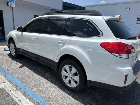 Used 2011 Subaru Outback 2.5i Premium w/ Popular Equipment Group 1A AWD/4WD image 2