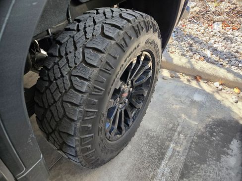 Certified 2022 GMC Sierra 1500 AT4X image 7