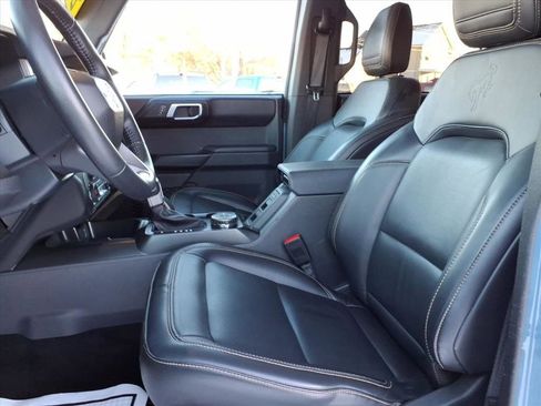 Used 2025 Ford Bronco Badlands image 13