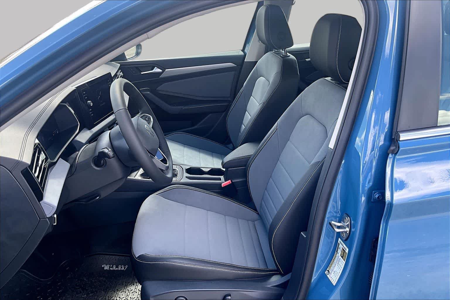 New 2027 Volkswagen Jetta SE FWD image 9